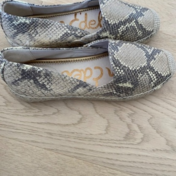 Sam Edelman Snake Print Slip On - Picture 2 of 5
